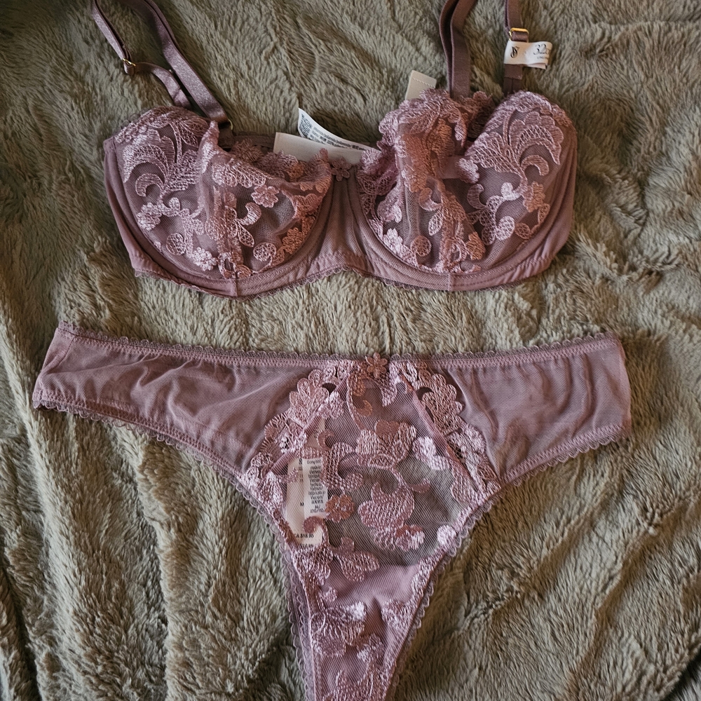 Victoria's Secret Lace Bra and Panty Set in Lavender